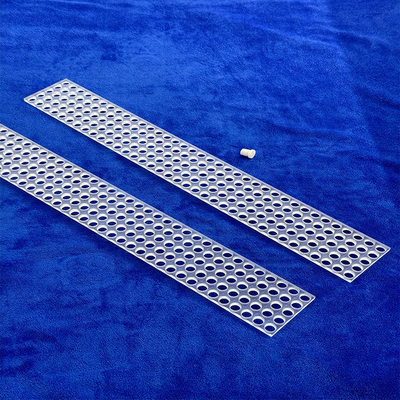Nhà máy tùy chỉnh chống ăn mòn Transparent Perforated Quartz Sheet