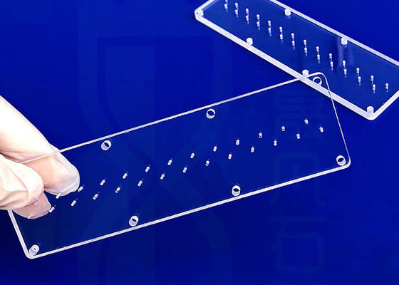 Tấm Silica hợp nhất trong suốt Uv trong suốt tùy chỉnh có lỗ