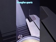 Đây là một ống mao dẫn thạch anh có độ dày tương đương với một sợi tóc.