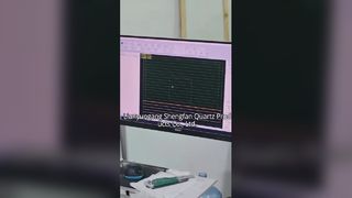 Tấm kính thạch anh cắt rãnh chính xác bằng laser